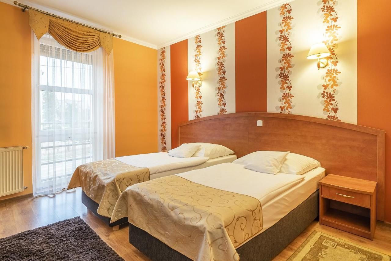 Отель Hotel Doris Оборники