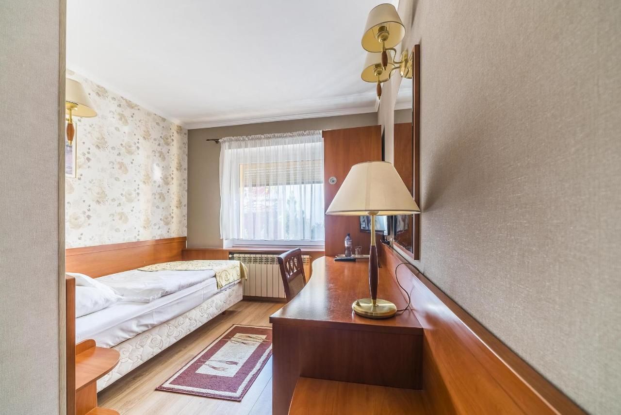 Отель Hotel Doris Оборники-10